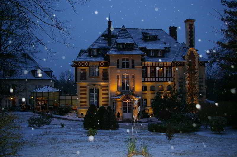 Le Chateau De La Tour Жувьё Экстерьер фото
