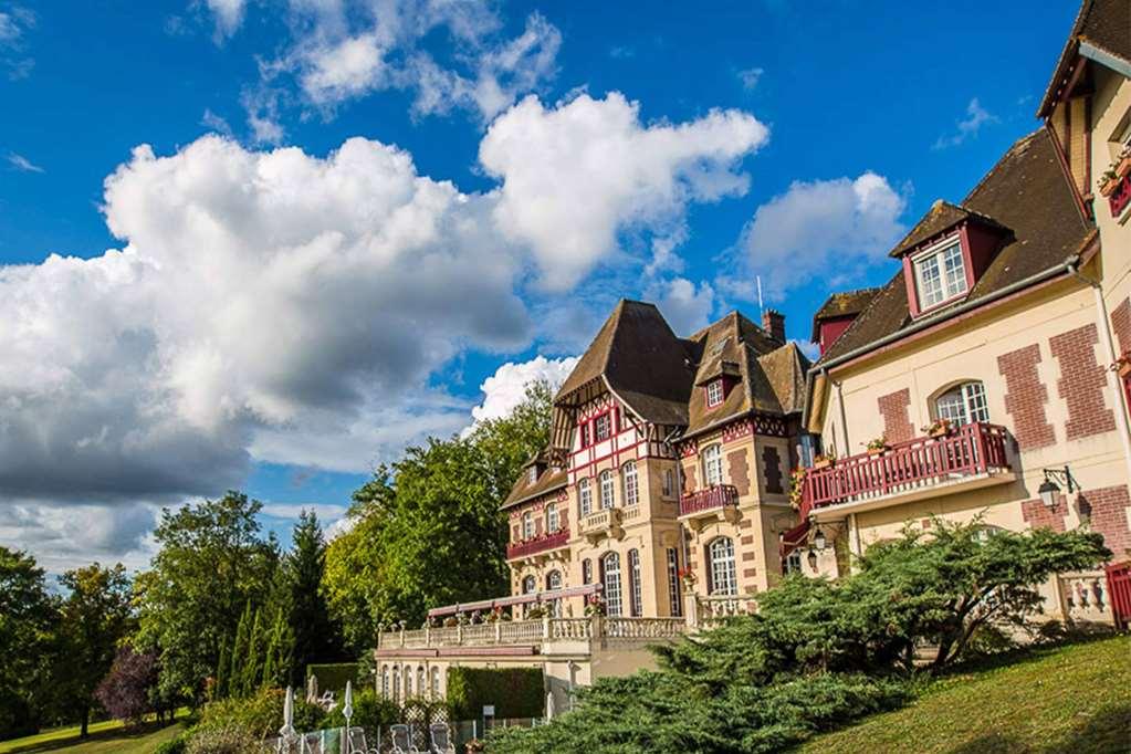 Le Chateau De La Tour Жувьё Экстерьер фото