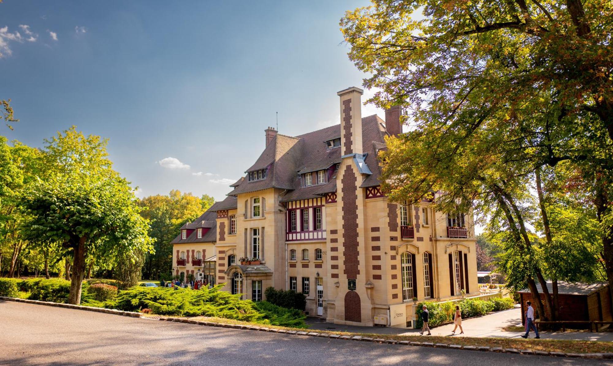 Le Chateau De La Tour Жувьё Экстерьер фото